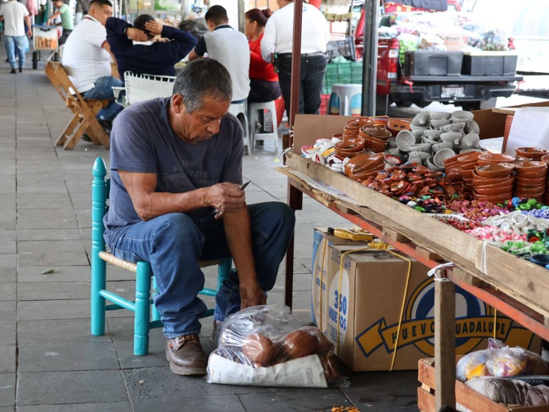 Realizan Tianguis Artesanal en Uruapan