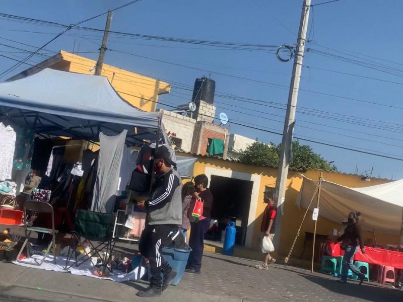 Realizan tianguis y partidos de fútbol en Cholula