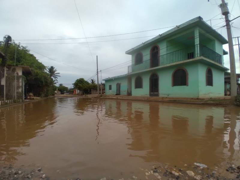 Realizan trabajo preventivo para evitar inundaciones en La Ventosa