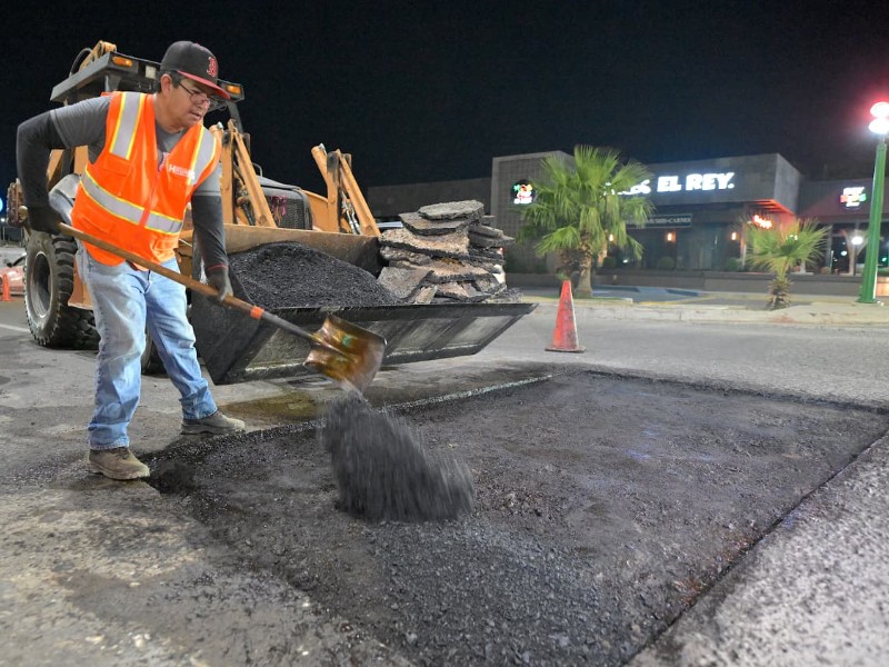 Realizan ﻿trabajos de bacheo al norte de Hermosillo