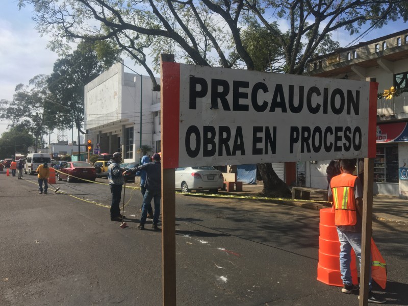 Realizan trabajos de bacheo en Miguel Alemán