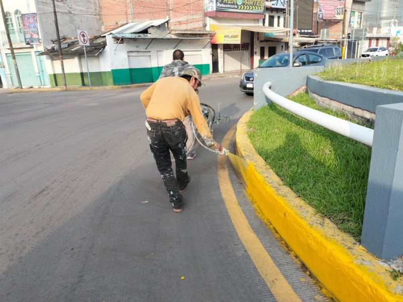 Realizan trabajos de balizamiento en el acceso norte de Zamora