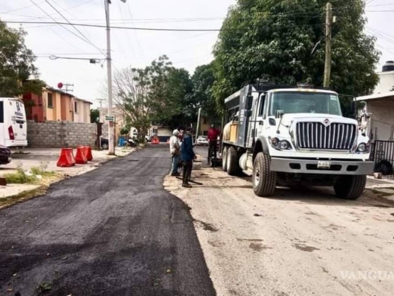 Realizan trabajos de pavimentación en diversas colonias de Torreón