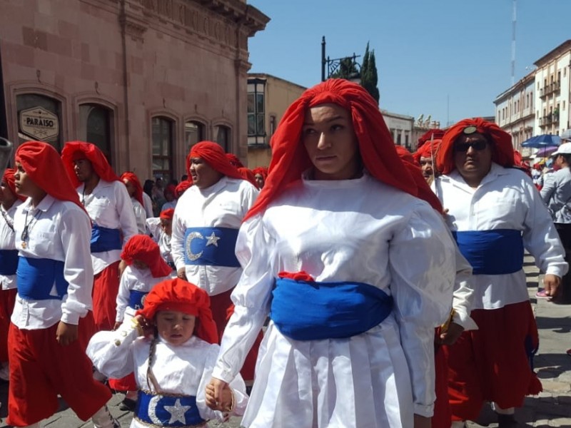 Realizan tradicional desfile de Morismas de Bracho