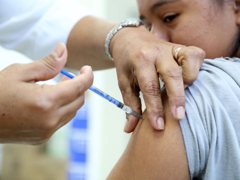 Realizan vacunación contra influenza