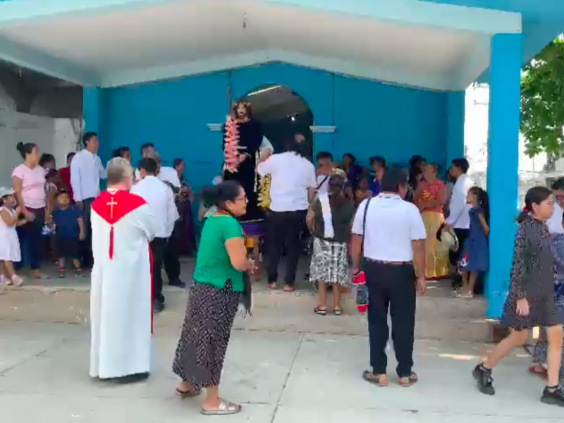 Realizan Víacrucis en Juchitán