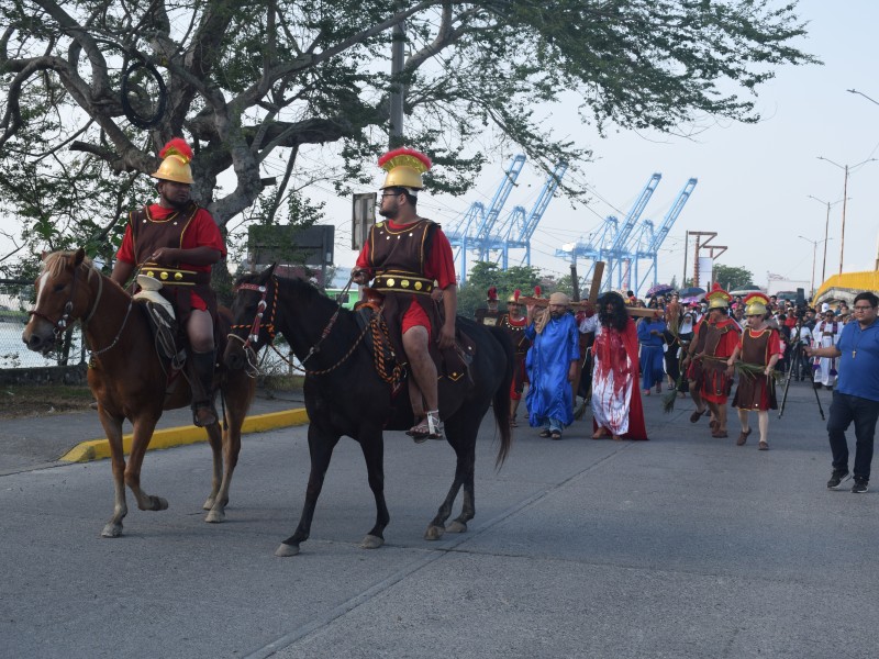 Realizan Viacrucis Viviente