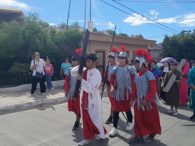 Realizan Viacrucis viviente iglesias de Guaymas
