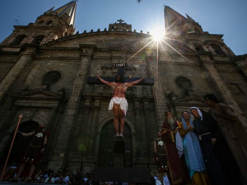 Realizan viacrucis vivientes en Zapopan y Guadalajara