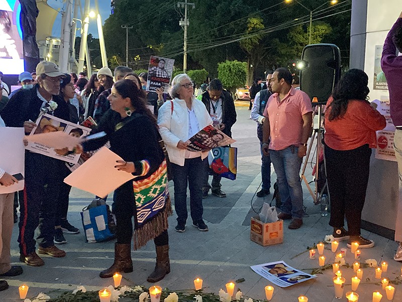 Realizan vigilia y exigen justicia por asesinato de activista nahua