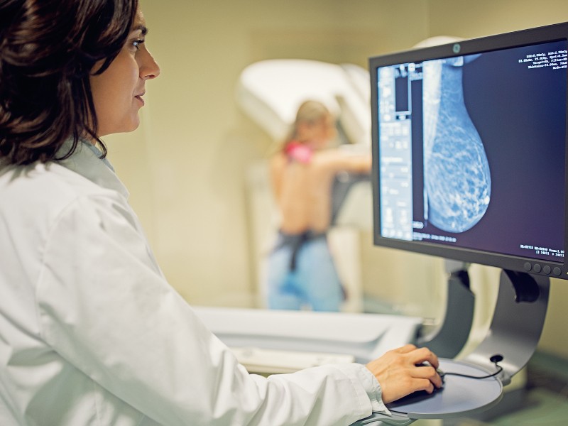 Realizarán pruebas de detección de cáncer a mujeres de 25 años
