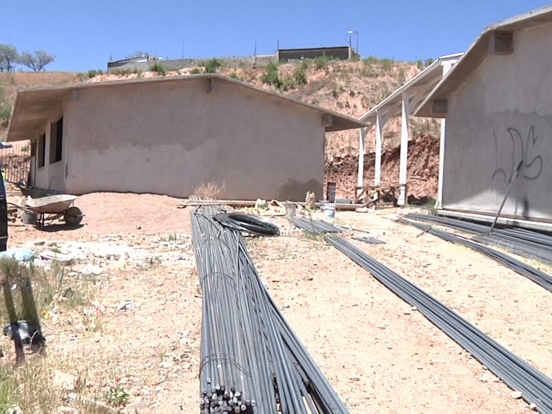 Reanuda construcción de escuela en Lomas del Sol