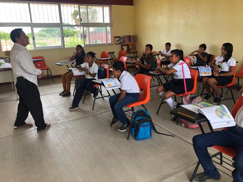 Reanudan clases en escuela de colonia marginada de Juchitán