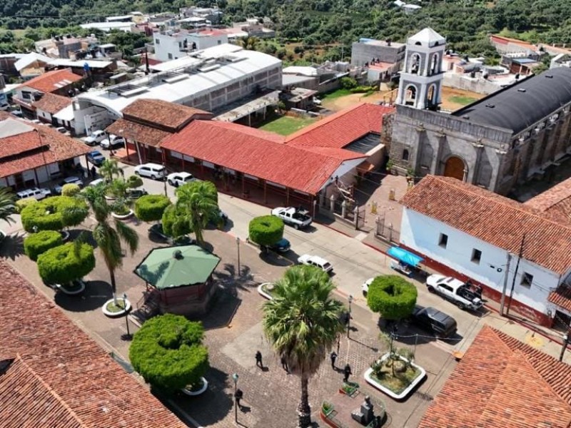 Reanudan clases en Tacámbaro; padres de familia siguen con temor:CNTE