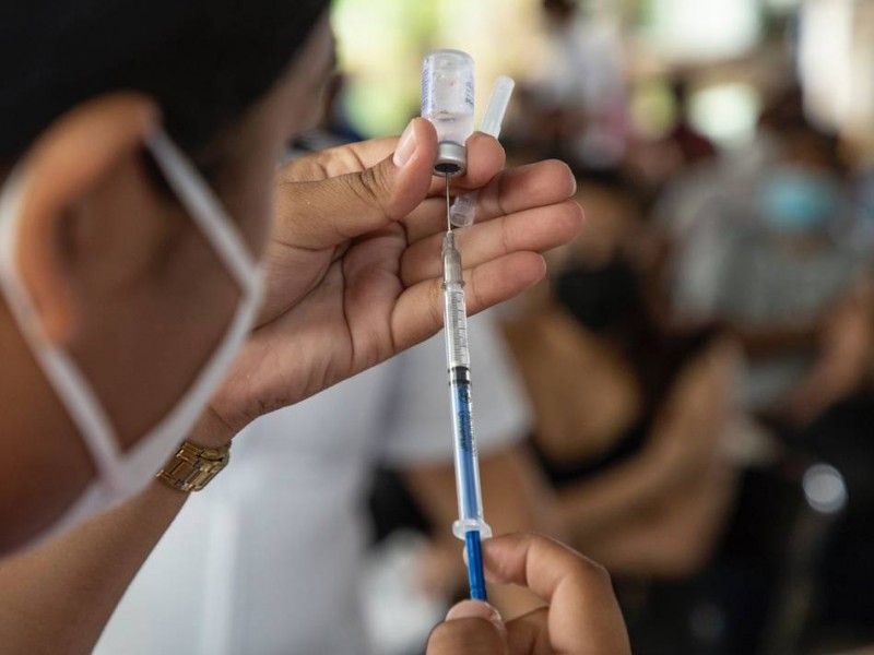 Reanudan jornada de vacunación para mayores de 12 años