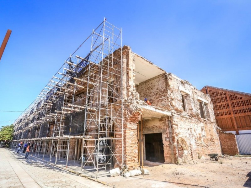 Reanudan los trabajos de reconstrucción del Palacio Municipal de Juchitán