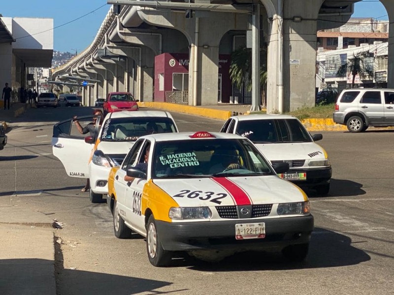 Reanudan paulatinamente el transporte en Acapulco; hay rutas sin operar