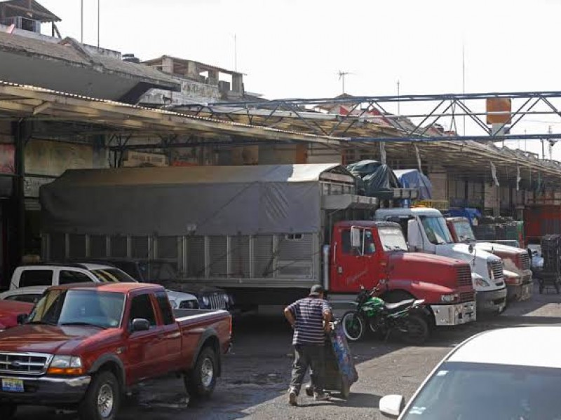 Rechazan comerciantes del mercado de Abastos ampliar horarios de restricción