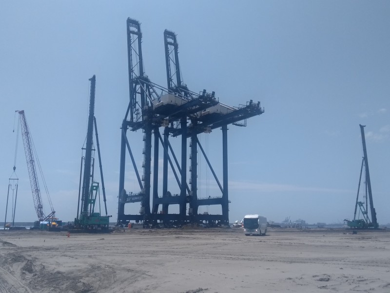 Rechazan desplazamiento de obreros en construcción portuaria