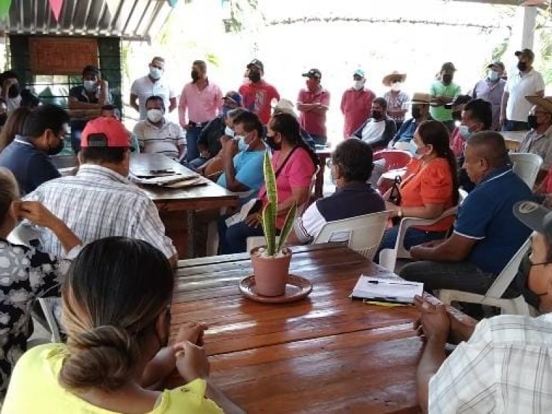 Rechazan pescadores resultados por muerte de peces en Petacalco