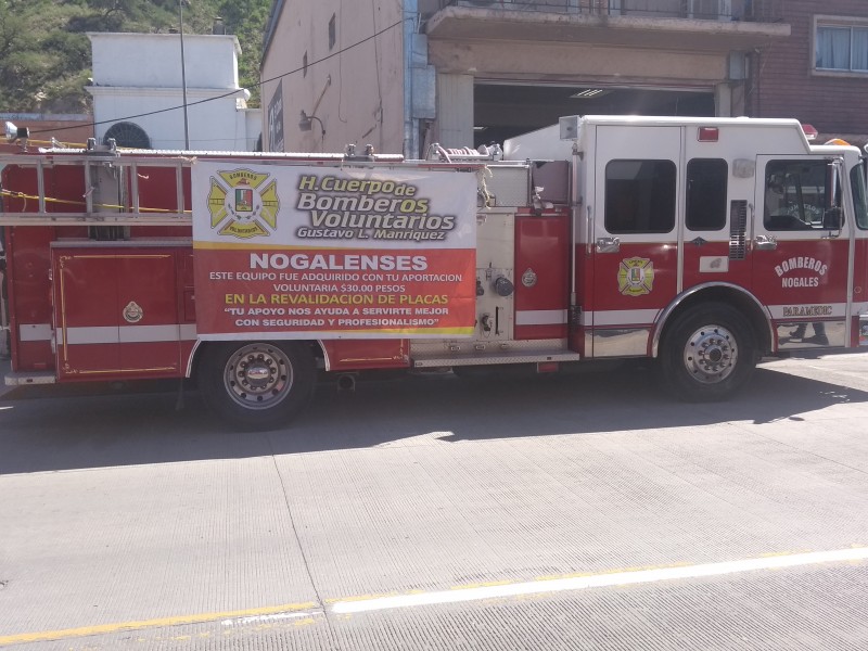 Recibe 2 camiones extintores Departamento de  bomberos