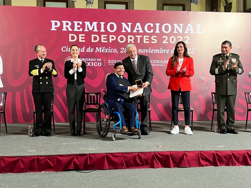 Recibe 'Chucho' Hernández Premio Nacional del Deporte