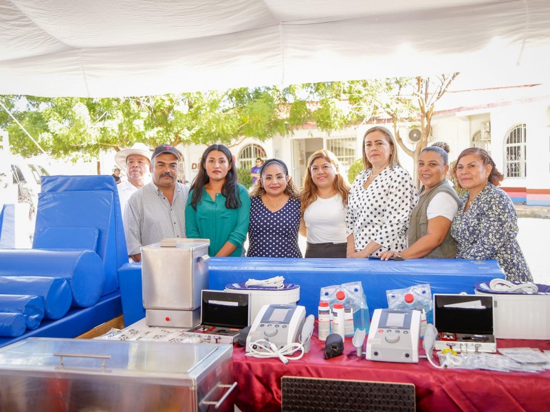 Recibe DIF UBR de Tehuantepec equipamiento para nuevas terapias