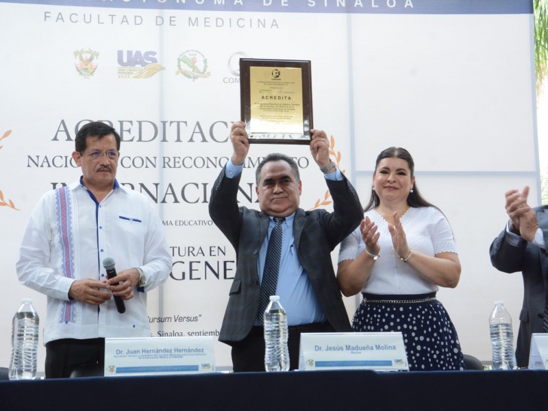 Recibe la UAS acreditación para la licenciatura en medicina