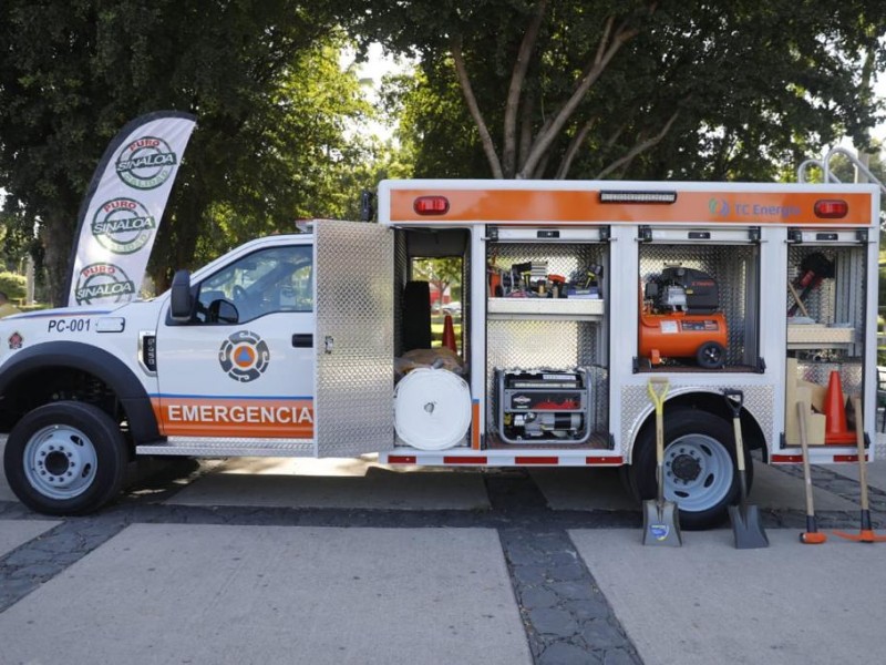 Recibe PC donación de camión de bomberos