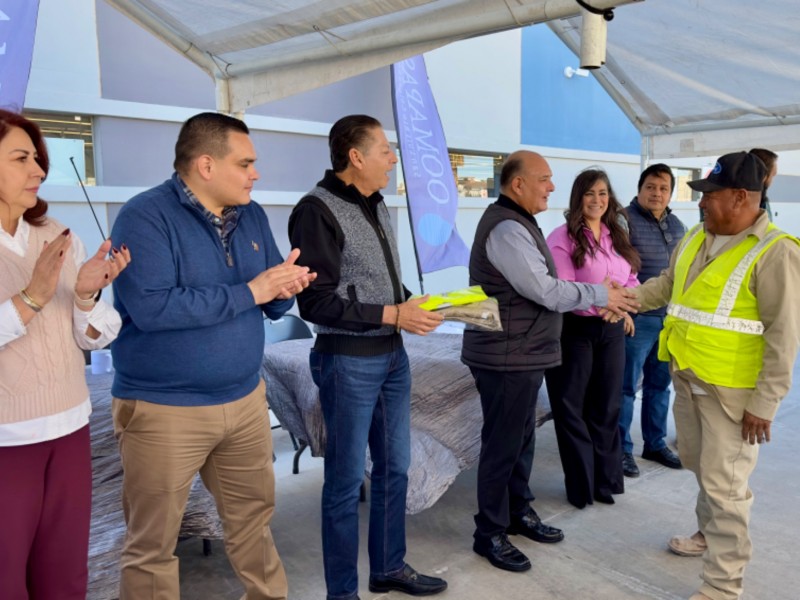 Recibe personal de Oomapas nuevos uniformes