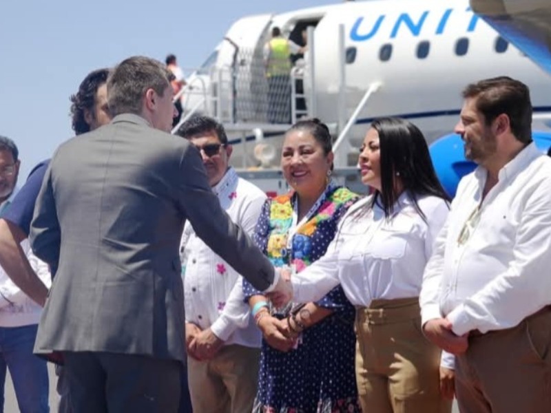 Recibe Puerto Escondido primer vuelo de Texas