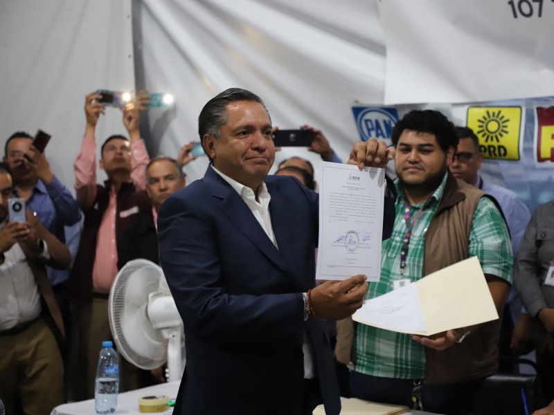 Recibe Ricardo Moreno constancia como presidente municipal de Toluca