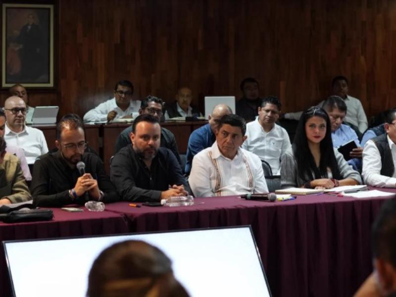 Recibe y escucha Gobierno estatal al magisterio oaxaqueño