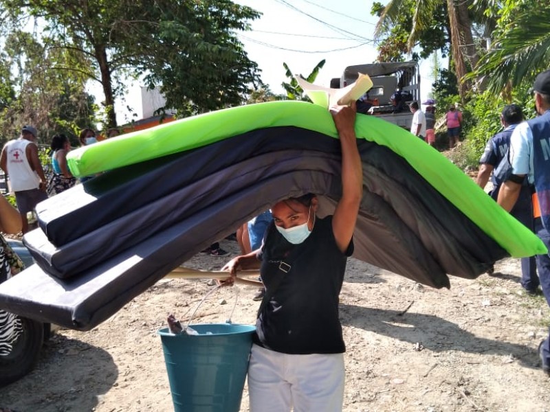 Reciben apoyo 563 familias daminificadas por Rick en Zihuatanejo