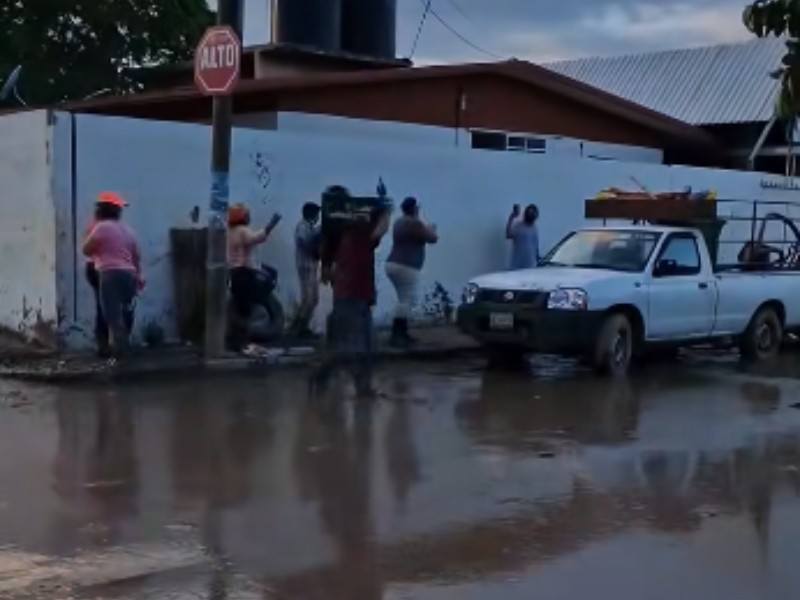 Reciben apoyo al ritmo de la cumbia en Poza Rica