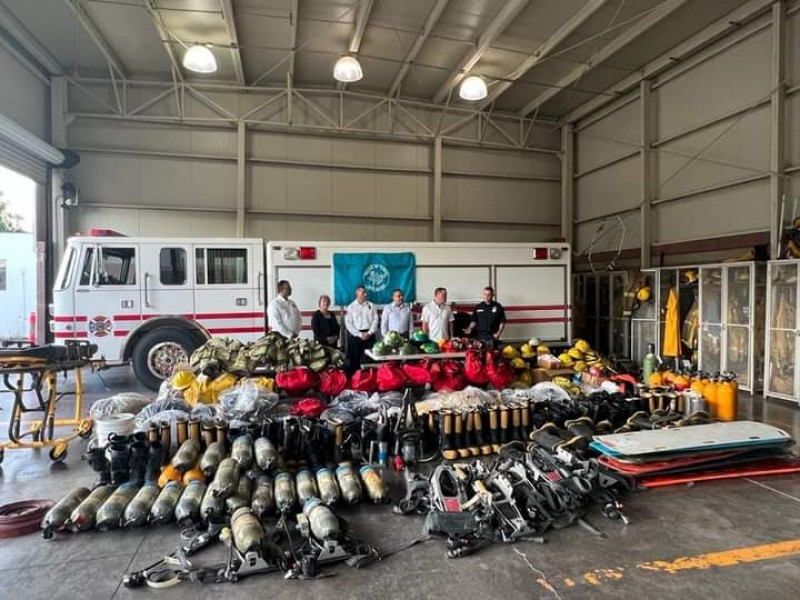 Reciben bomberos donativo de Tijeras Nuevo México