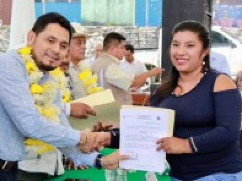 Reciben ciudadanos certificado de nivel básico