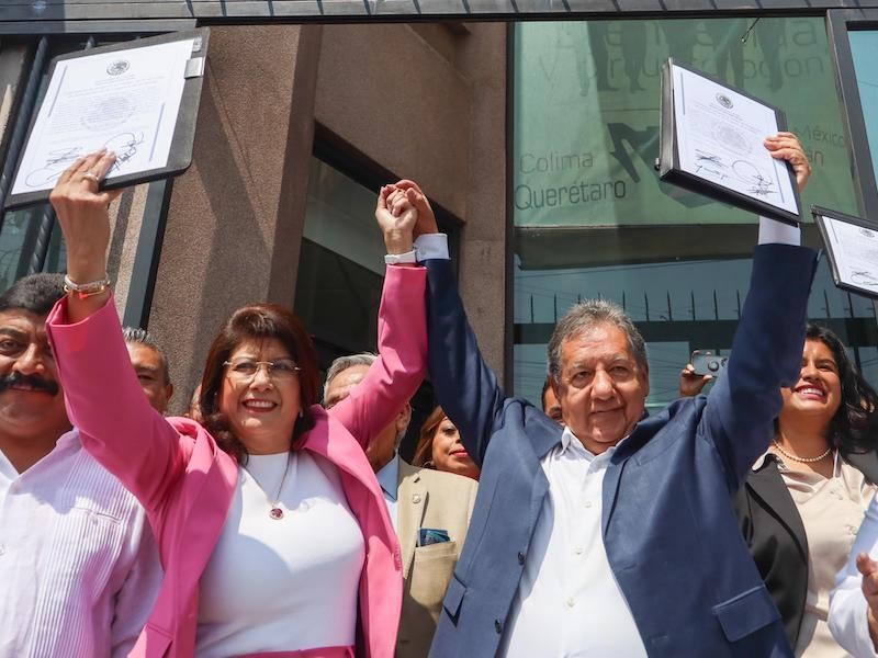Reciben Higinio y Mariela constancias como senadores de Edomex