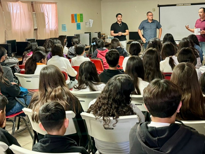 Reciben jóvenes de secundaria pláticas preventivas