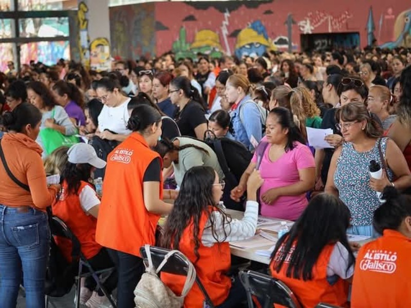 Reciben mujeres jefas de familia apoyo para el Transporte