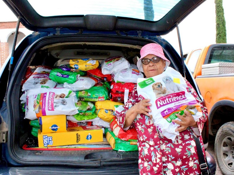 Reciben organismos protectores de animales alimento mediante programa 