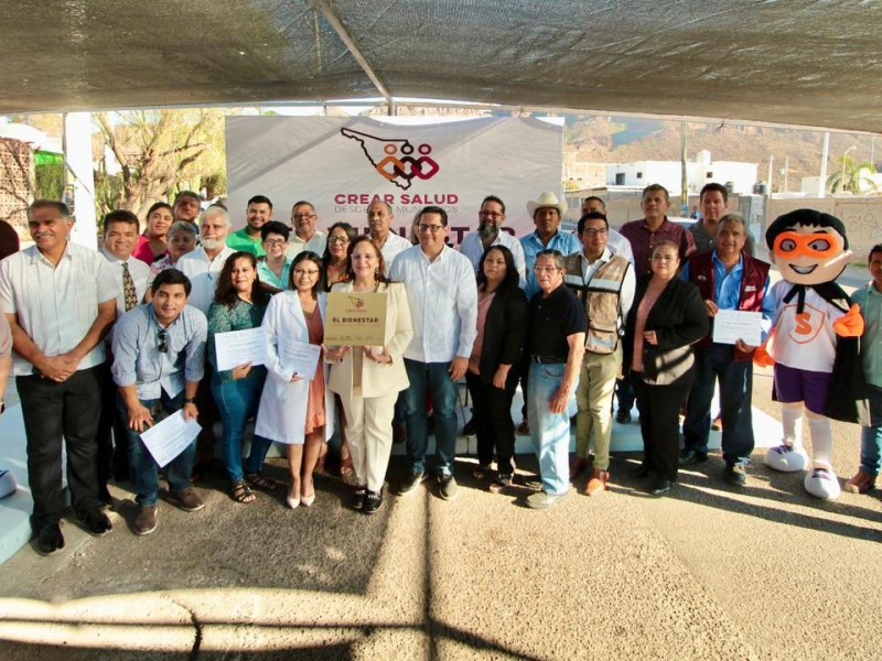 Reciben placa como insignia por motivar a la salud