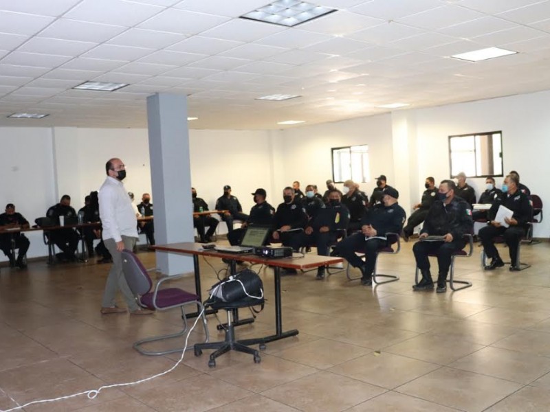 Reciben policías taller de Derechos Humanos y Cadena de Custodia