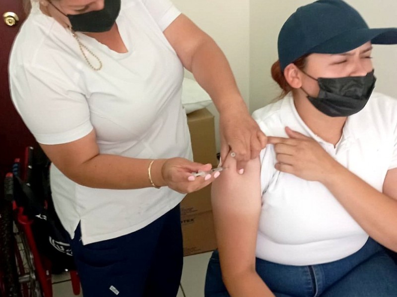 Reciben vacuna de refuerzo cadetes en formación en Isspe