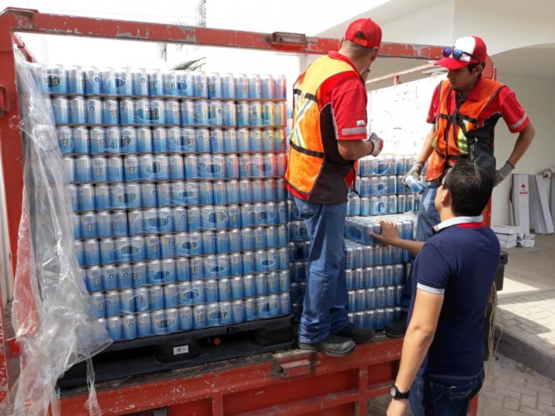 Recibió Tecuala donativo de latas de agua purificada