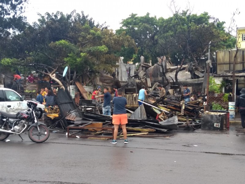 Recibirán apoyo afectados por incendio en Tarimoya