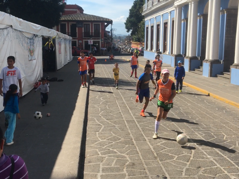 Reclaman apoyo escuelas de fútbol de Coatepec