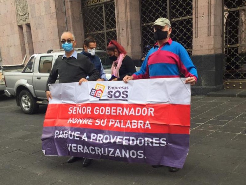 Reclaman empresarios pagos pendientes al Gobierno de Veracruz