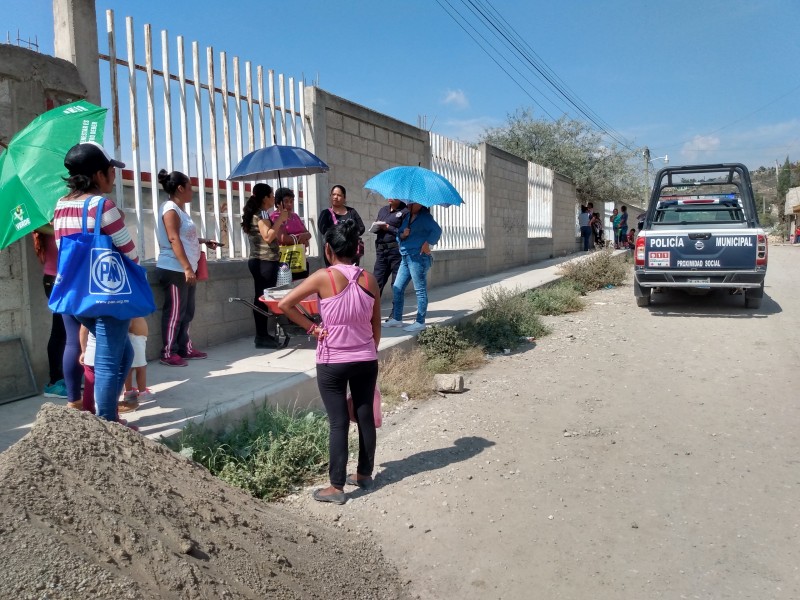 Reclaman padres por obra en primaria Nezahualcóyotl