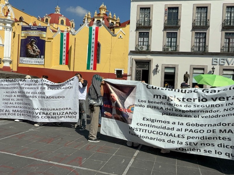 Reclaman pago de Seguros Institucionales y Clave 80 en Xalapa